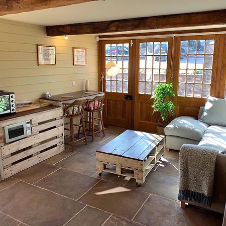 מונמות' Demesne Farm Guesthouse מראה חיצוני תמונה